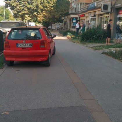 Странно паркиране ядоса жители на пловдивкския квартал Кючук Париж Лек