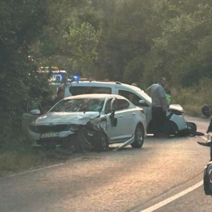 Катастрофа между два автомобила е станала край село Бучин проход преди