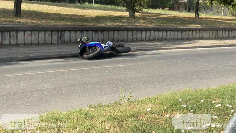 Моторист пострада при инцидент в Пловдив. Той е самокатастрофирал на