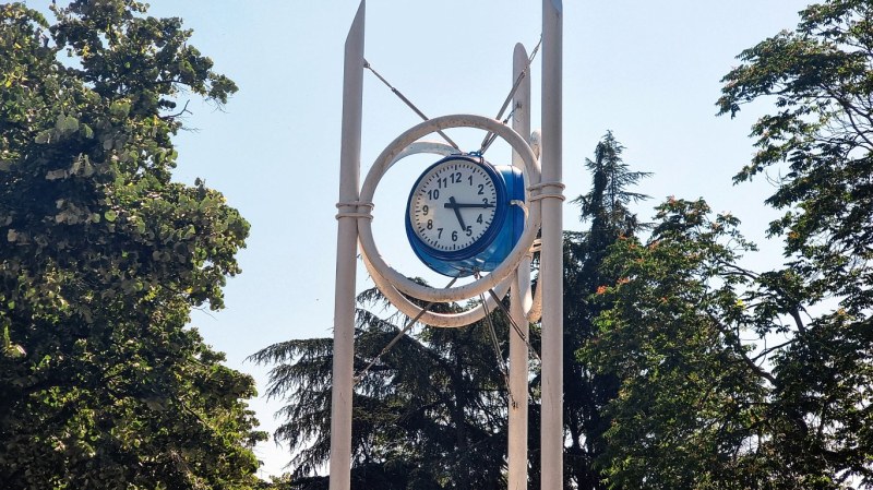 Мълния превъртя градския часовник на Бургас