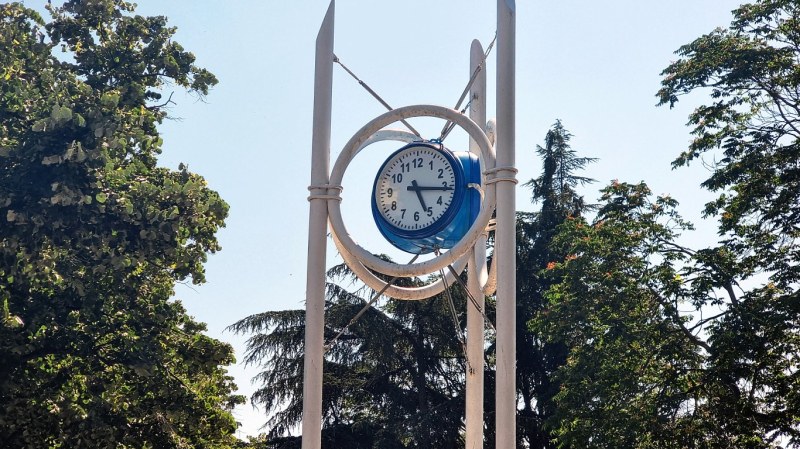Гръм е ударил градския часовник на Бургас при вчерашната буря.Той