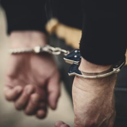 Полицаи във Варна са задържали криминално проявен 70 годишен мъж за