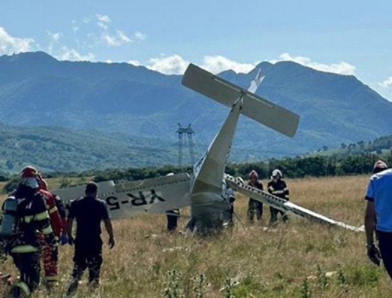 Малък самолет се разби в Румъния, пилотът е загинал