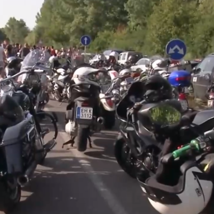 Около 500 мотористи затвориха пътя Плевен Ловеч в знак на протест Причината