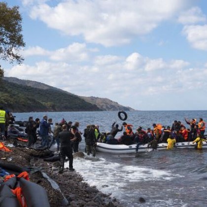 Гръцката брегова охрана е събрала край бреговете на Гърция близо