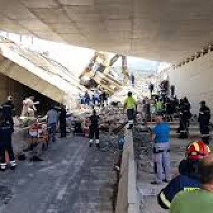 Мост в процес на строеж се срути в Западна Гърция