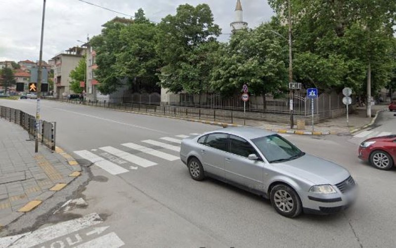 Асеновградчанка към шофьор: Едва не ме уби на пешеходната, запиши се на курсове