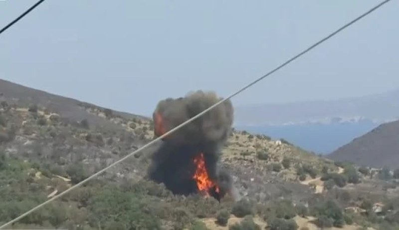 Самолет, борещ се с пожарите в Гърция, се разби  СНИМКИ