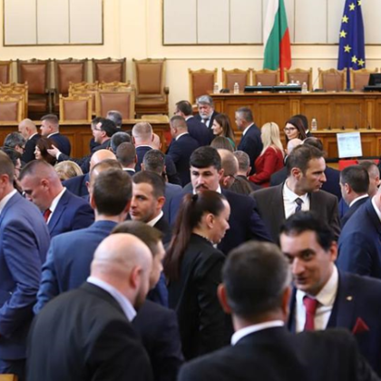 Депутатите избраха Андрей Гюров и Петър Чобанов за подуправители на
