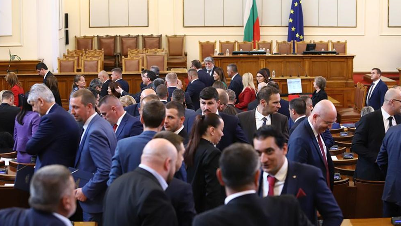 Депутатите избраха Андрей Гюров и Петър Чобанов за подуправители на