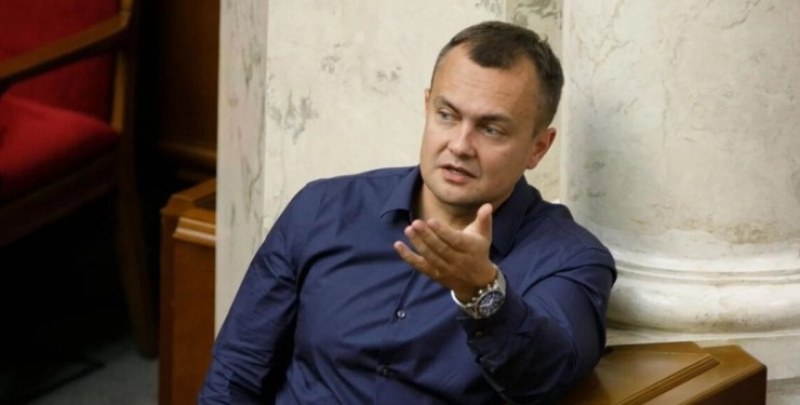 Лишиха украински депутат от правомощия: почивал на Малдивите