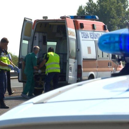 Джип се преобърна на АМ Тракия, пострада семейство с две деца