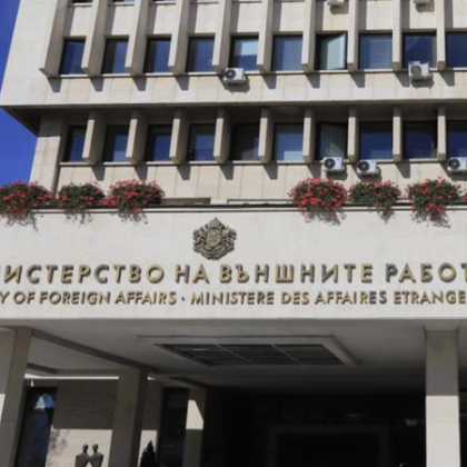 Посланикът ни в РСМ е посетил ранения фен на