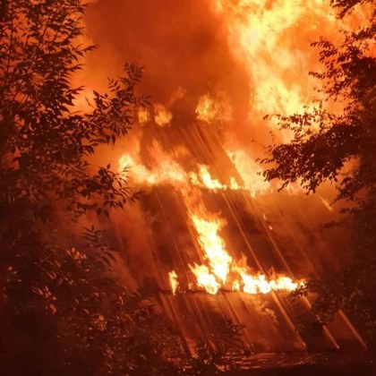 Пожари в 10 населени места в Бургаско през изминалата нощ По