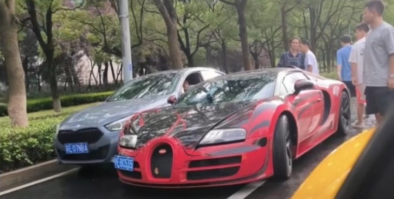 Шофьори на Bugatti и BMW спретнаха зрелищен инцидент ВИДЕО