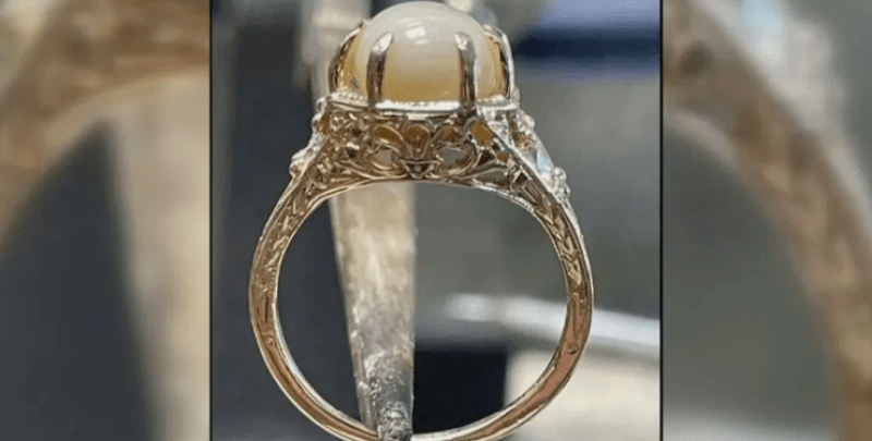 Двойка намери рядка перла, докато хапваше миди, и я превърна в годежен пръстен СНИМКИ