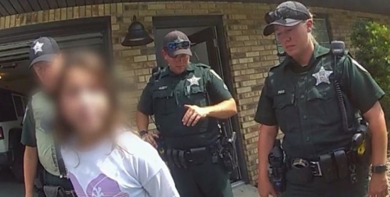 В САЩ полицията във Флорида арестува 11-годишно момиче за шеговито