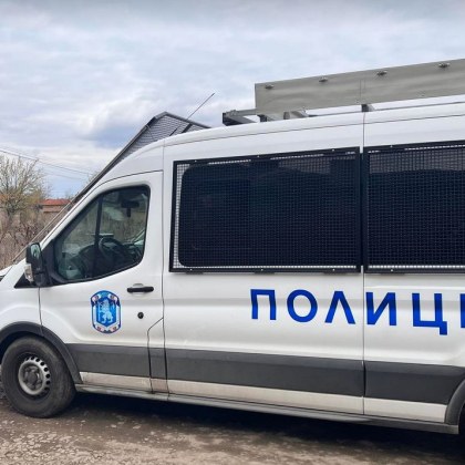 Мъж опита да открадне пистолета на полицай