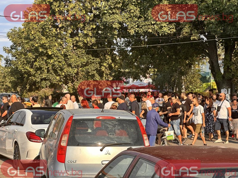 Жители на Цалапица се вдигнаха на протест заради убийството на Димитър  СНИМКИ