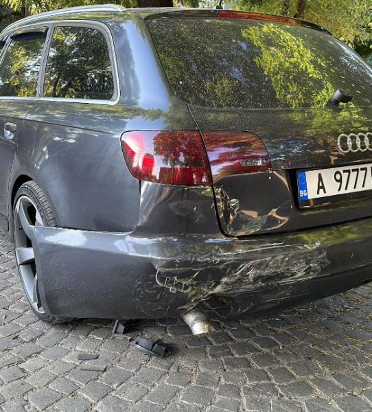 Неизвестен шофьор е блъснал лек автомобил в Пловдив. Инцидентът е