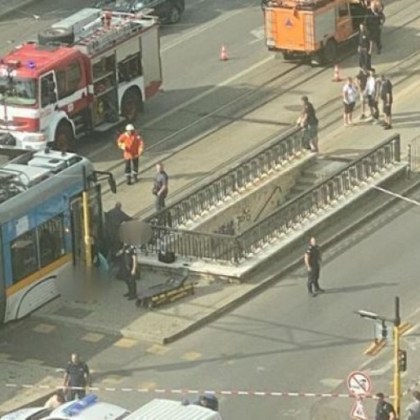 16 годишно момче е било затиснато от трамвай в София Инцидентът