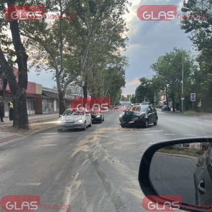 Жена е в болница след катастрофа в Пловдив СНИМКИ