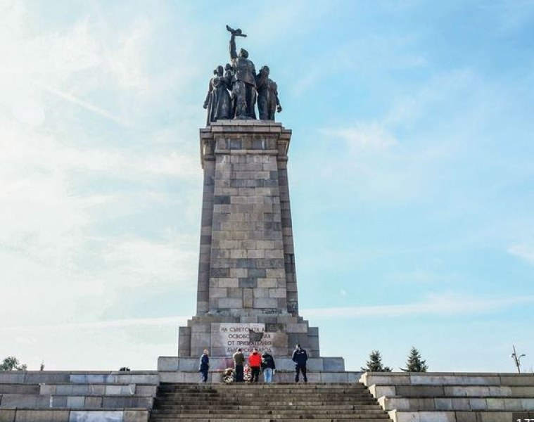 Правителството с ключово решение за Паметника на Съветската армия
