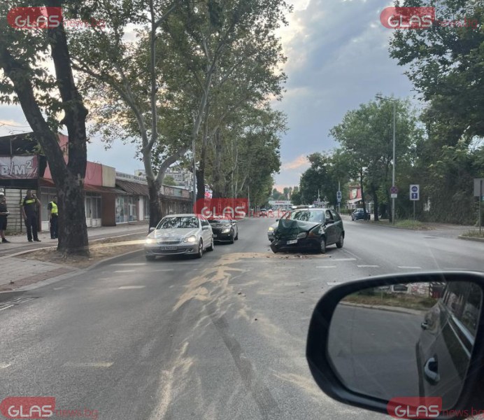 Жена е в болница след катастрофа в Пловдив СНИМКИ