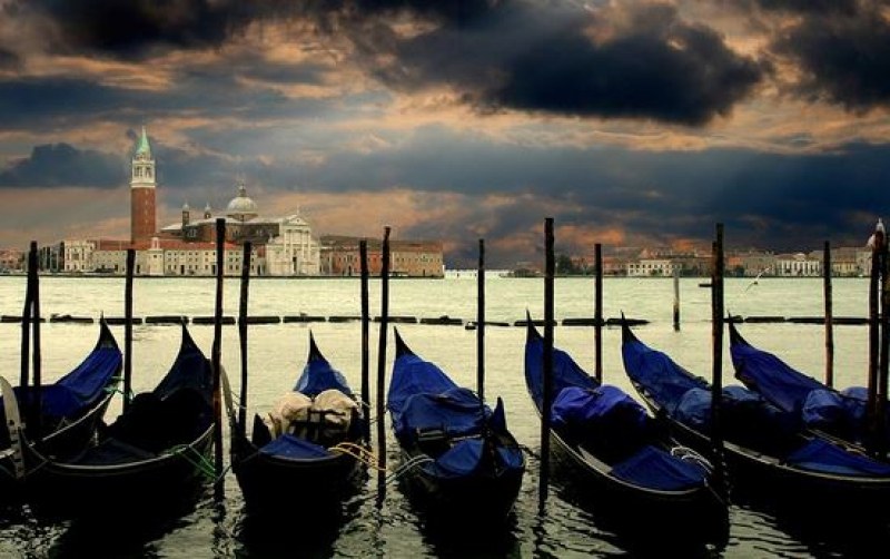 На почивка в Италия:  До 1000 евро за чадър и шезлонг на луксозни плажове