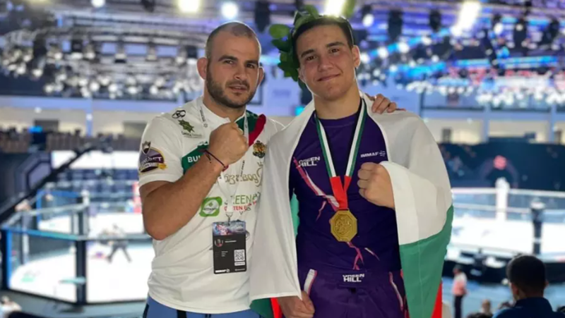 15-годишно българче спечели световната титла по ММА