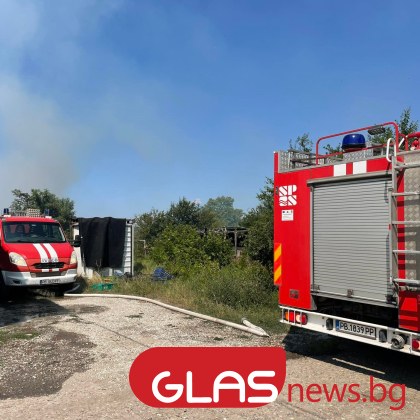 Голям пожар бушува в Старозагорско