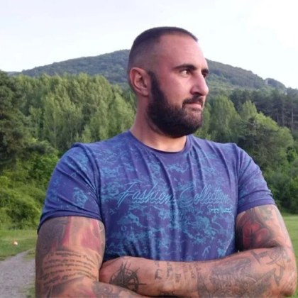 Първи снимки на арестувания за двойното убийство до София
