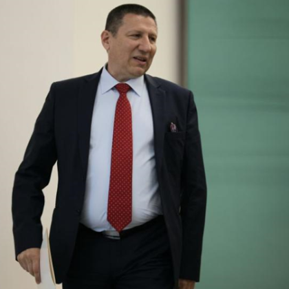 И ф главен прокурор Борислав Сарафов поиска оставката на ръководителя