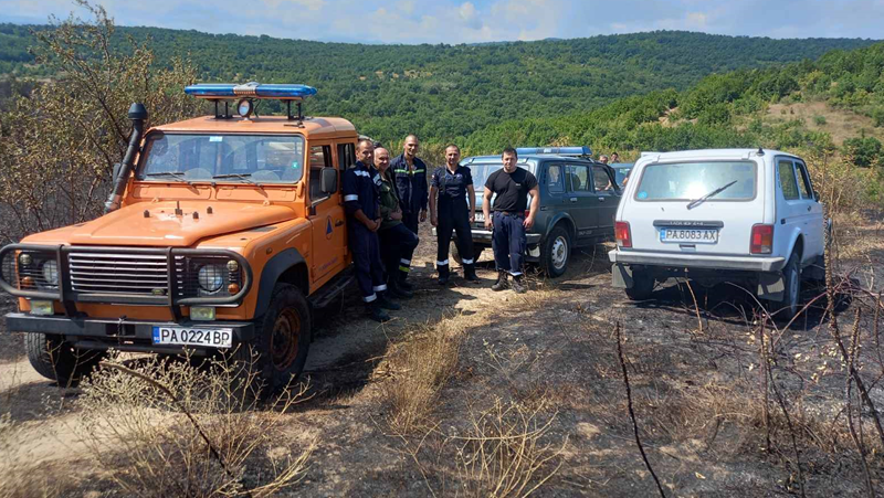 Пожарът край Ветрен е локализиран, но продължава гасенето на локални