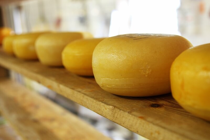 Джакомо Киапарини, италиански бизнесмен, загина, след като рафт със сирене се
