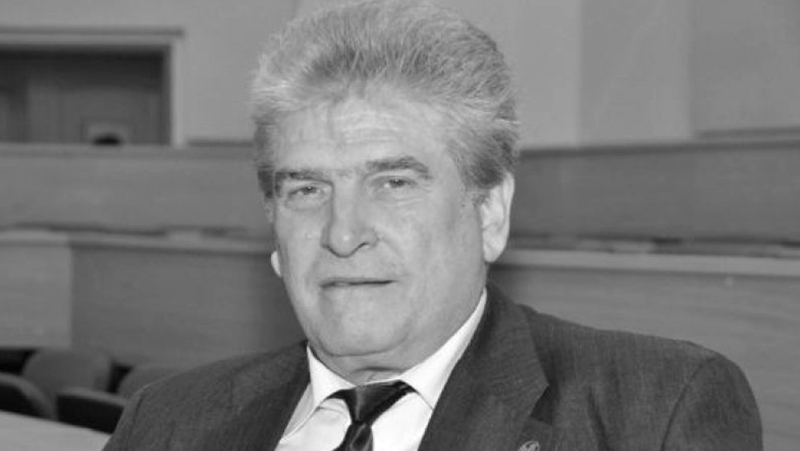 Дългогодишният директор на ОМГ Акад. Кирил Попов - Пловдив доц.