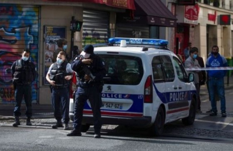 Във Франция разследват смъртта на двама души, загинали при полицейско
