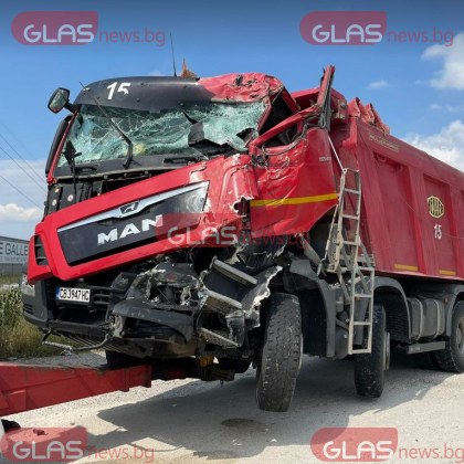 Четирима души са пострадали при пътен инцидент в района на