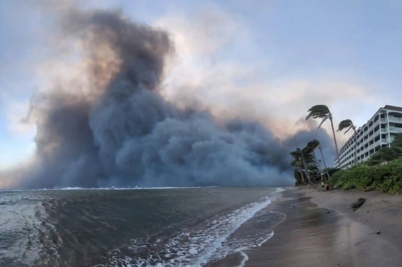 Над 30 жертви взе огненият ад в Хавай СНИМКИ
