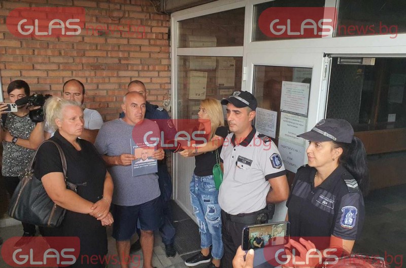 Напрежение на протеста за смъртта на Димитър, приеха майка му в прокуратурата