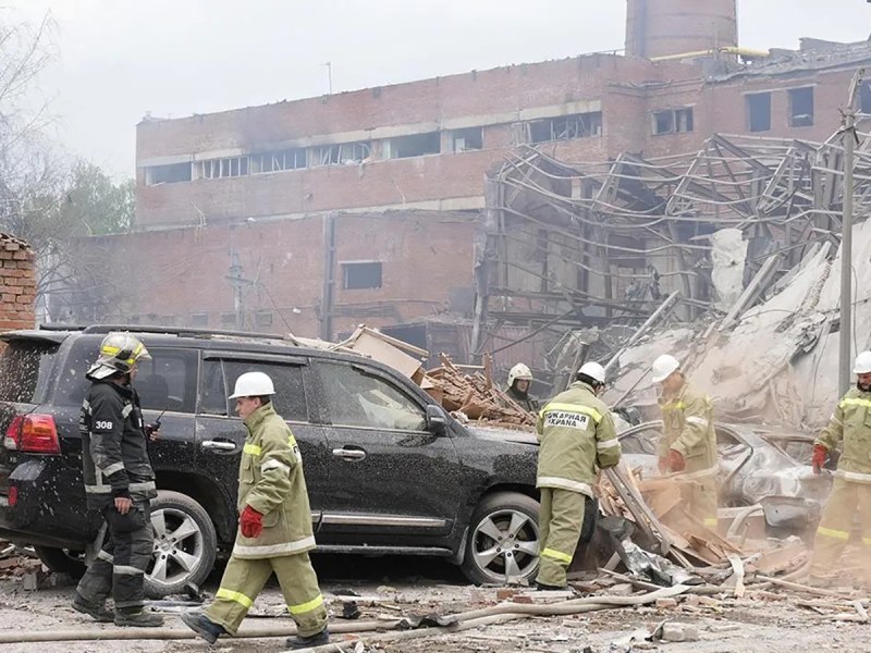 Повече от 100 сгради пострадаха при мощна експлозия в завод край Москва