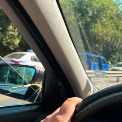 Полицията натръшка мъже на входа на Велико Търново