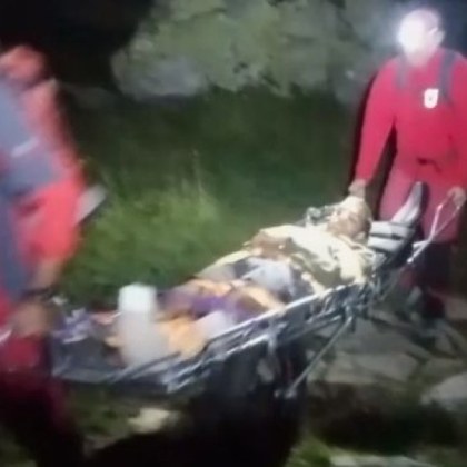 Спасители от Планинската спасителна служба спасиха 23 годишен мъж със счупен