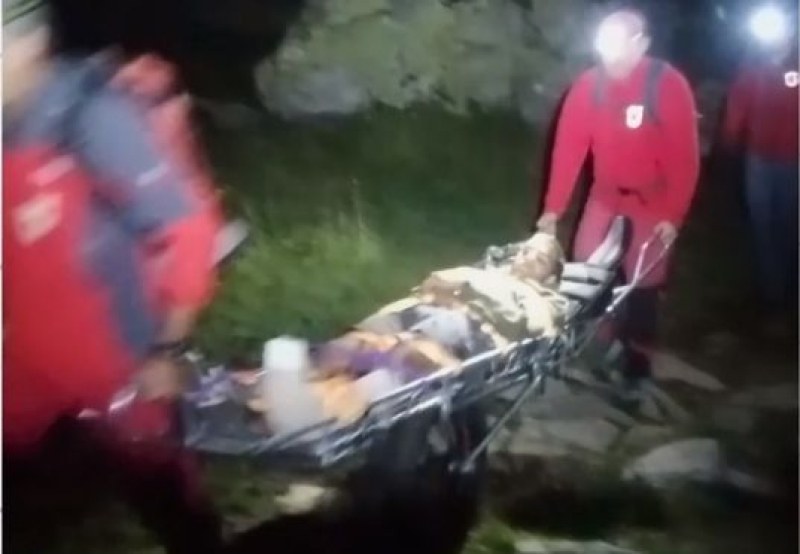 Спасители от Планинската спасителна служба спасиха 23-годишен мъж със счупен