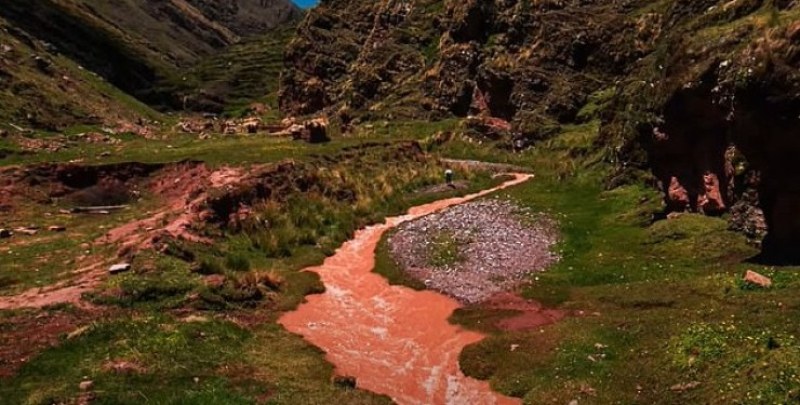 TikTok не вярва: река в Перу става кървавочервена всяка зима ВИДЕО