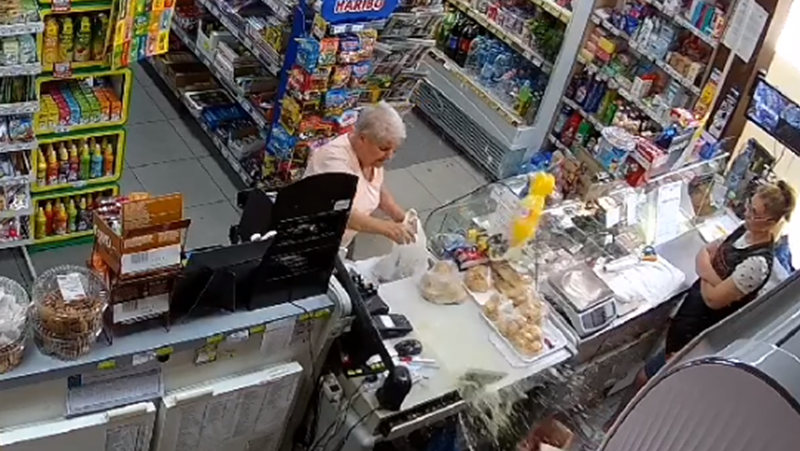 Забраниха на жена да стъпва в плевенски магазин, тя полудя и сътвори мизерия ВИДЕО