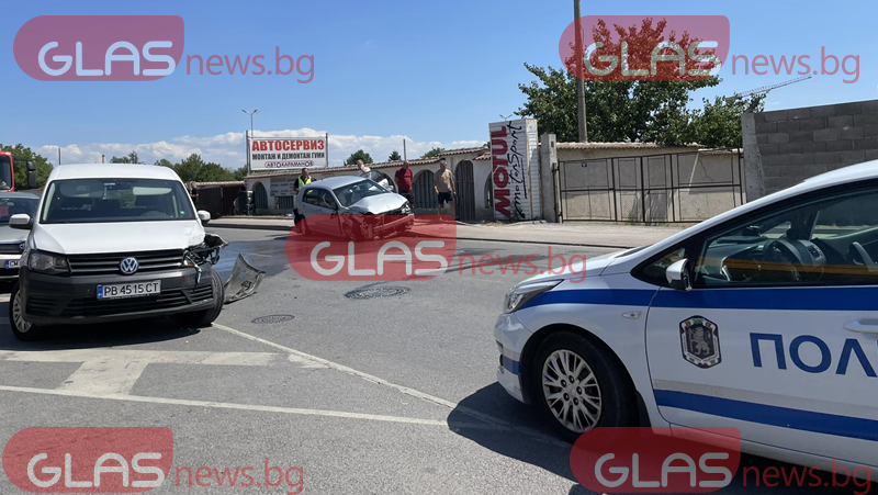 Двама са пострадали при тежката катастрофа в Пловдив СНИМКИ