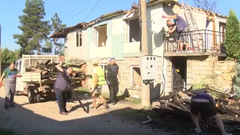 Вълна от съпричастност към семейството от Ново село, загубило дома си след пожар