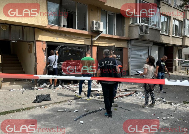 Евакуация в Пловдив: Има пострадал при взрива, унищожен е автомобил СНИМКИ