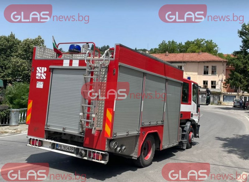 Пожар в Пловдив! Пострадаха мъже